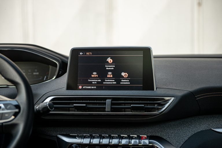 Peugeot 3008 1.5 Bluehdi 130 EAT8 GTLine: la prova su strada
