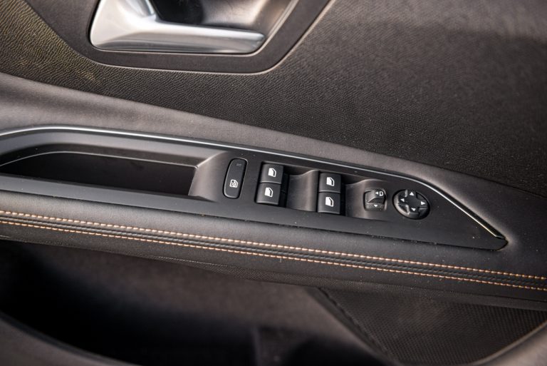 Peugeot 3008 1.5 Bluehdi 130 EAT8 GTLine: la prova su strada