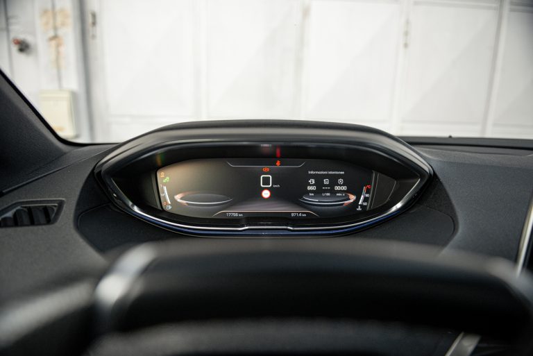 Peugeot 3008 1.5 Bluehdi 130 EAT8 GTLine: la prova su strada
