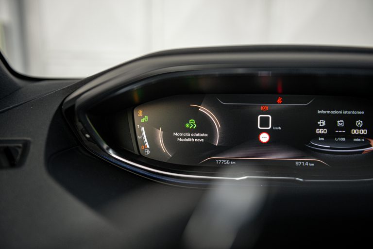 Peugeot 3008 1.5 Bluehdi 130 EAT8 GTLine: la prova su strada