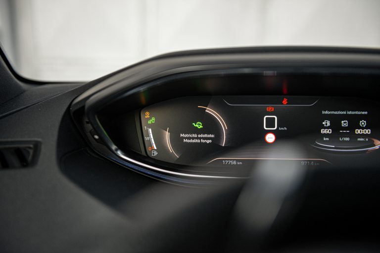 Peugeot 3008 1.5 Bluehdi 130 EAT8 GTLine: la prova su strada