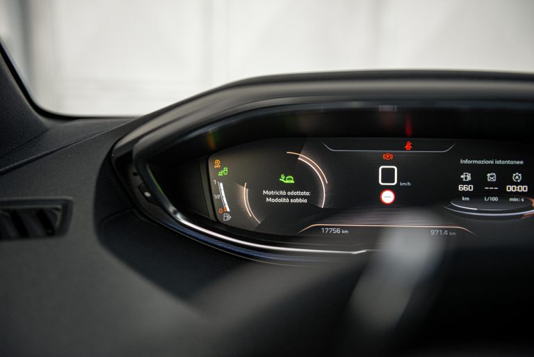 Peugeot 3008 1.5 Bluehdi 130 EAT8 GTLine: la prova su strada