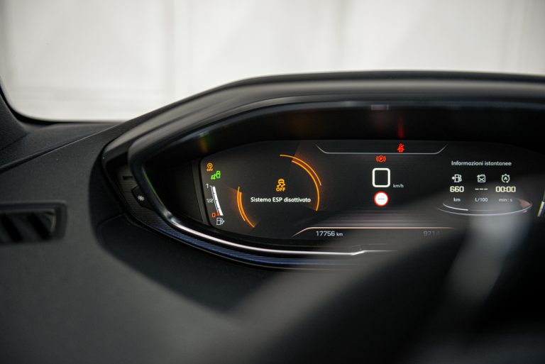 Peugeot 3008 1.5 Bluehdi 130 EAT8 GTLine: la prova su strada