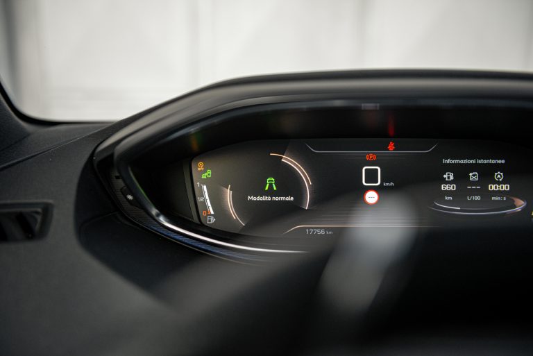 Peugeot 3008 1.5 Bluehdi 130 EAT8 GTLine: la prova su strada