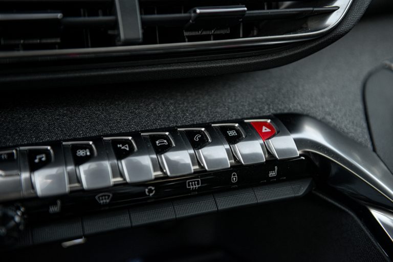 Peugeot 3008 1.5 Bluehdi 130 EAT8 GTLine: la prova su strada
