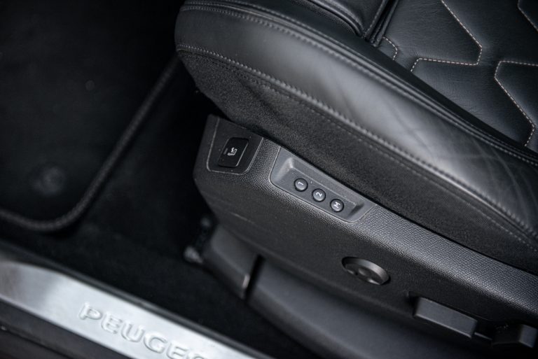 Peugeot 3008 1.5 Bluehdi 130 EAT8 GTLine: la prova su strada