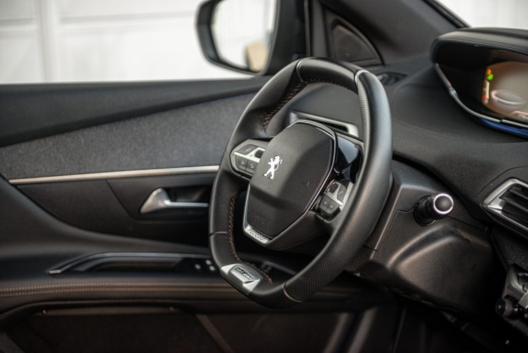 Peugeot 3008 1.5 Bluehdi 130 EAT8 GTLine: la prova su strada