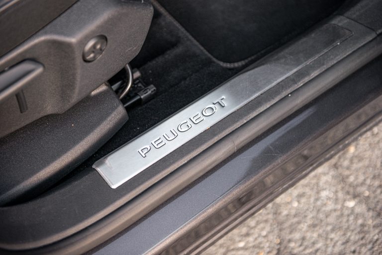 Peugeot 3008 1.5 Bluehdi 130 EAT8 GTLine: la prova su strada