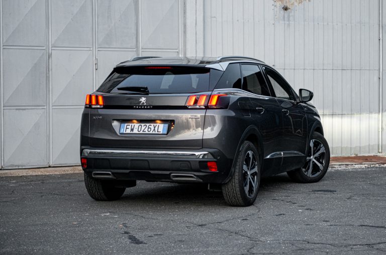 Peugeot 3008 1.5 Bluehdi 130 EAT8 GTLine: la prova su strada