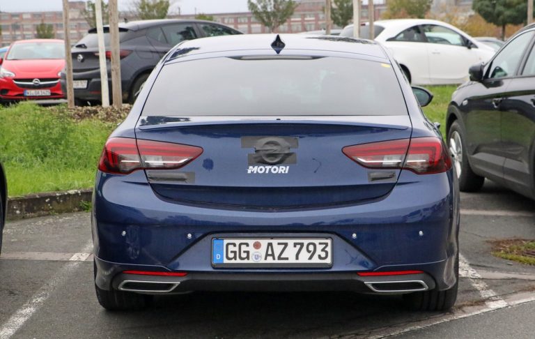Opel Insignia e Insignia GSi restyling: le foto spia