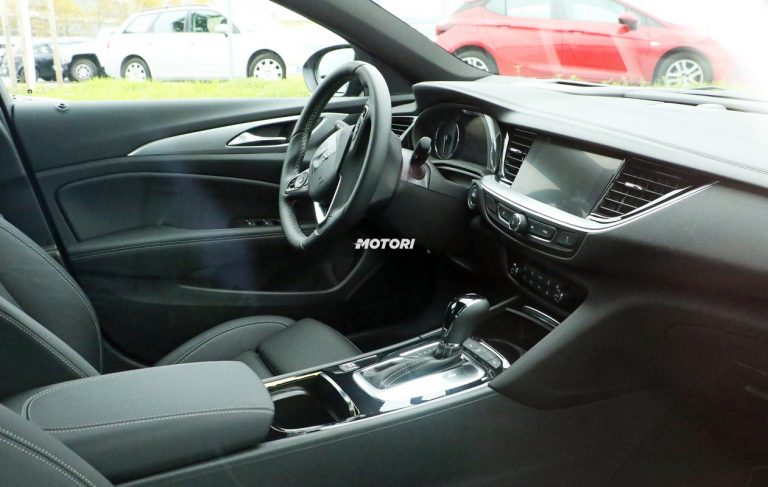 Opel Insignia e Insignia GSi restyling: le foto spia