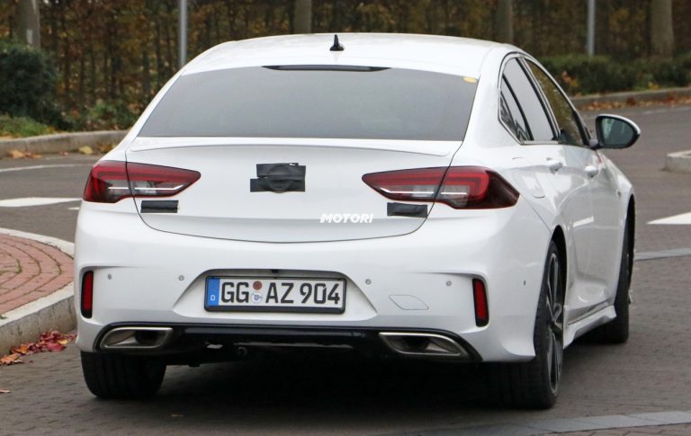 Opel Insignia e Insignia GSi restyling: le foto spia