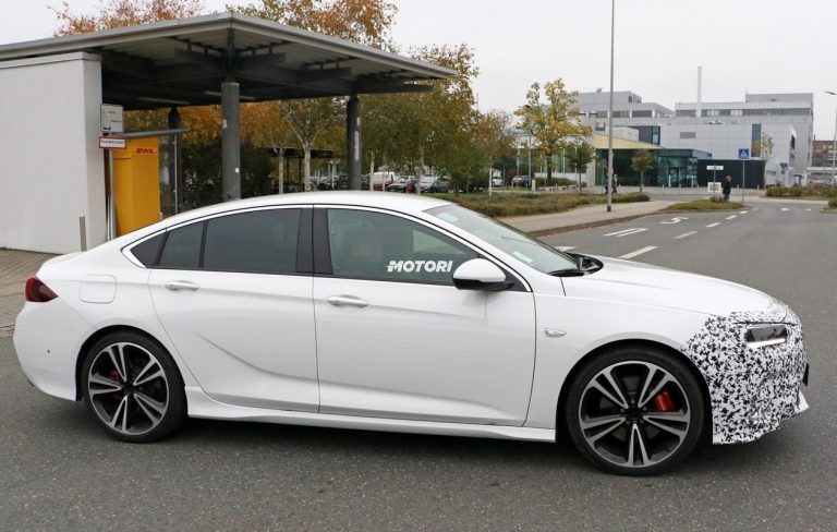 Opel Insignia e Insignia GSi restyling: le foto spia