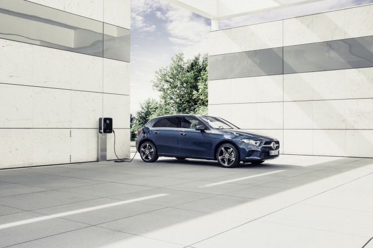 Mercedes A 250 e: le immagini ufficiali
