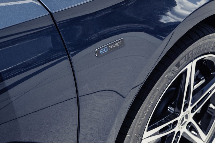 Mercedes A 250 e: le immagini ufficiali