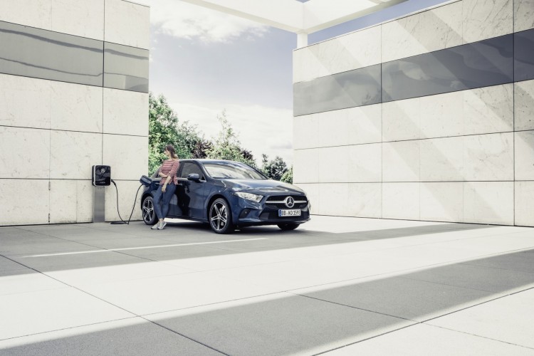 Mercedes A 250 e: le immagini ufficiali
