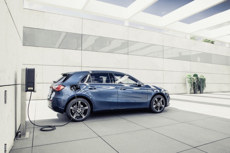 Mercedes A 250 e: le immagini ufficiali