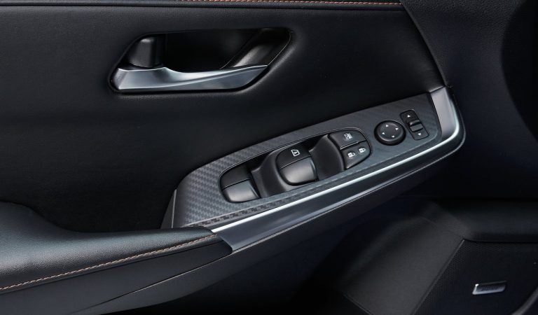 Nissan Sentra: foto ufficiali