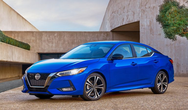 Nissan Sentra: foto ufficiali