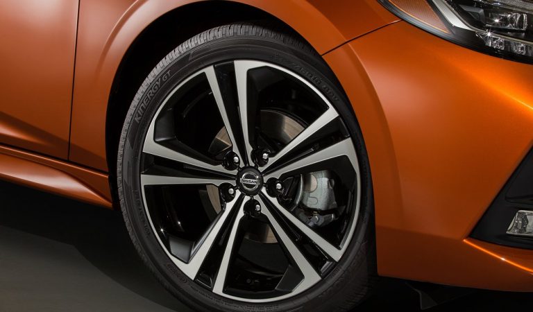 Nissan Sentra: foto ufficiali