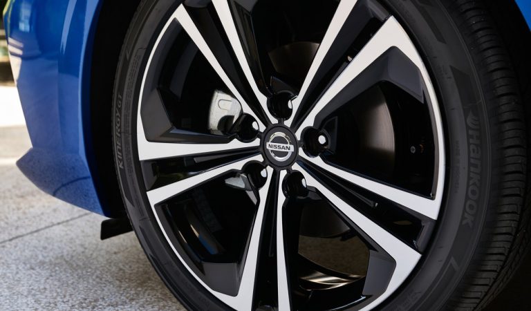 Nissan Sentra: foto ufficiali