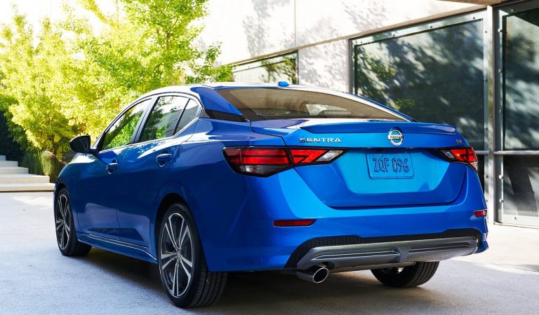 Nissan Sentra: foto ufficiali