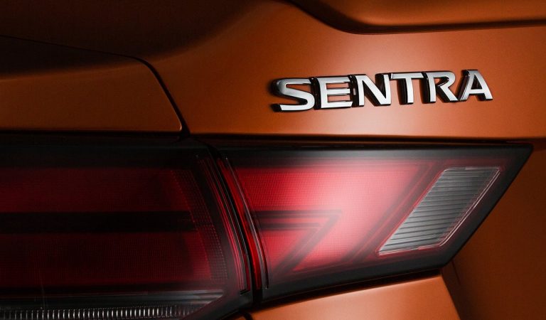 Nissan Sentra: foto ufficiali