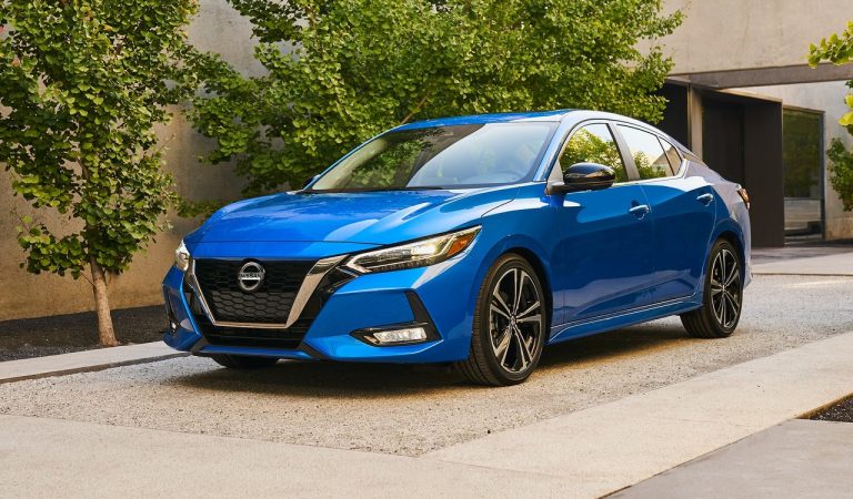 Nissan Sentra: foto ufficiali