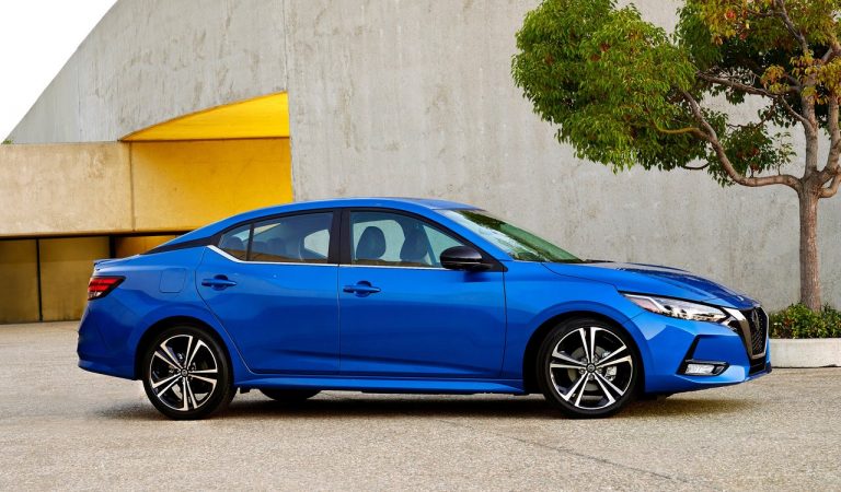 Nissan Sentra: foto ufficiali