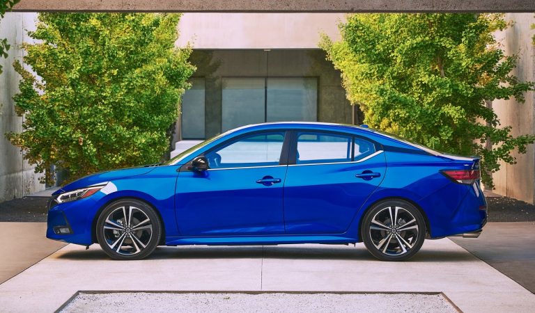 Nissan Sentra: foto ufficiali