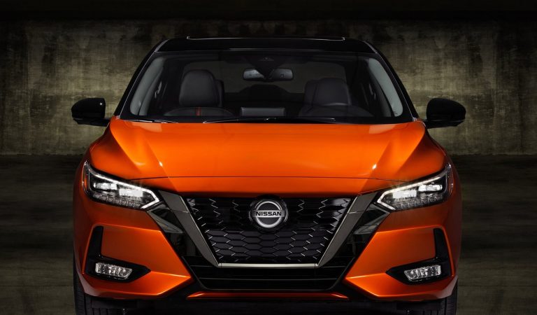 Nissan Sentra: foto ufficiali