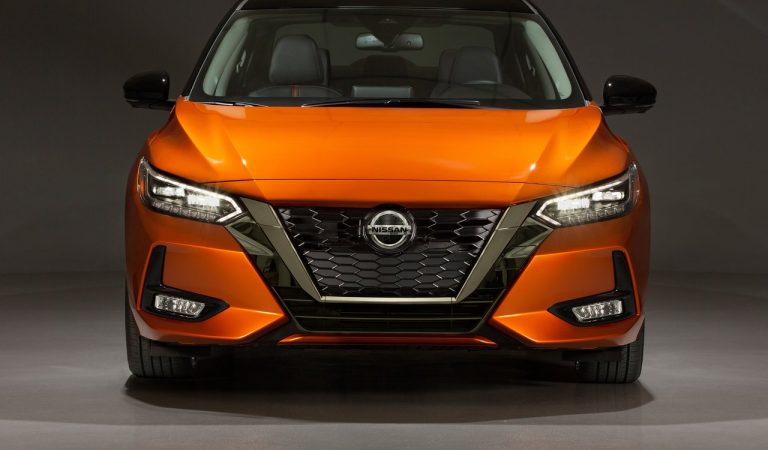 Nissan Sentra: foto ufficiali