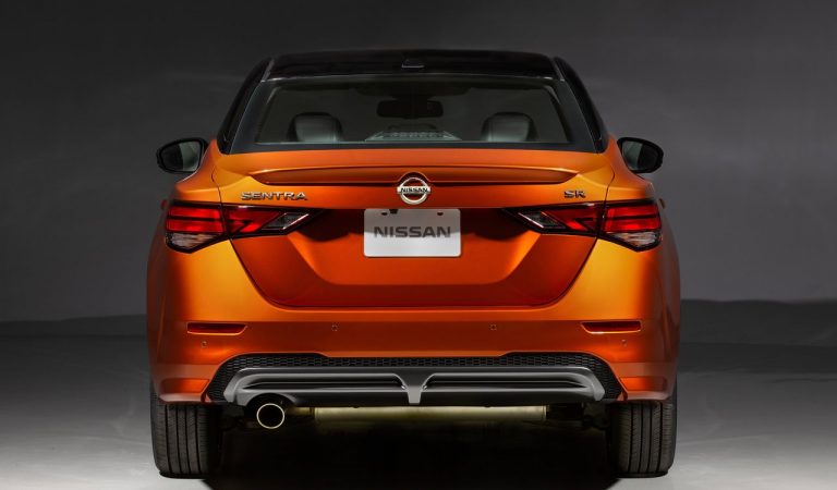 Nissan Sentra: foto ufficiali