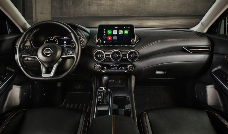 Nissan Sentra: foto ufficiali
