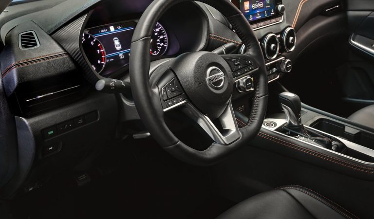 Nissan Sentra: foto ufficiali