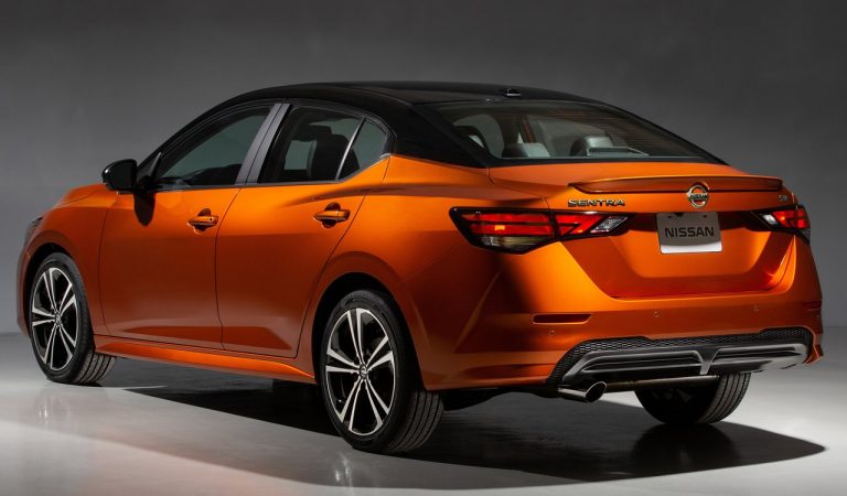 Nissan Sentra: foto ufficiali