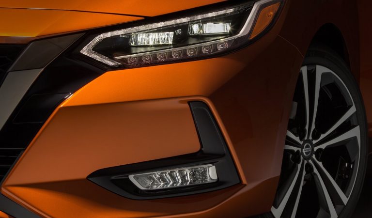 Nissan Sentra: foto ufficiali