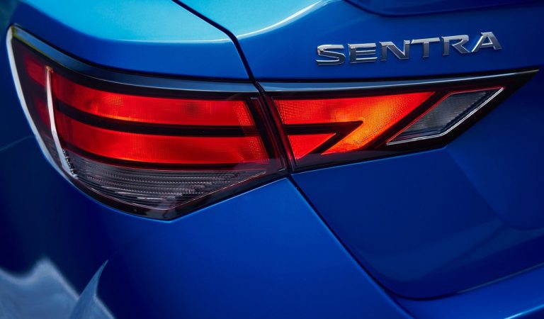 Nissan Sentra: foto ufficiali