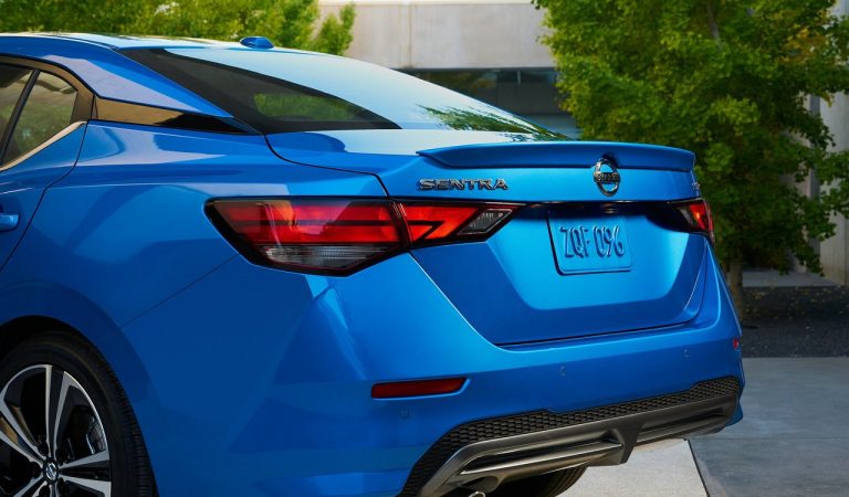 Nissan Sentra: foto ufficiali