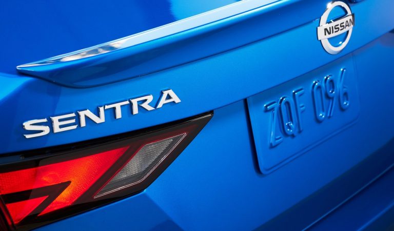 Nissan Sentra: foto ufficiali