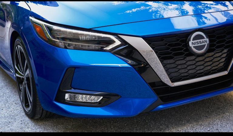 Nissan Sentra: foto ufficiali