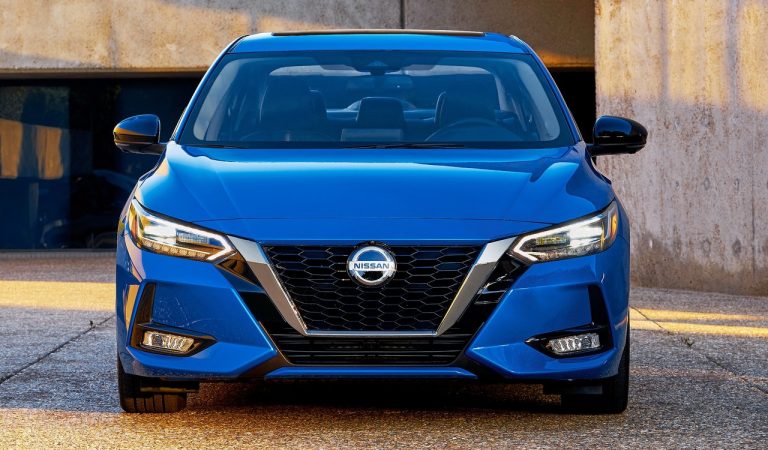 Nissan Sentra: foto ufficiali