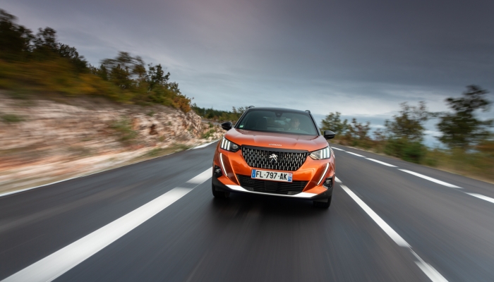 Nuova Peugeot 2008: nuove foto ufficiali