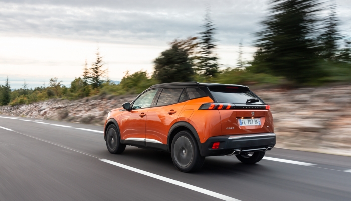 Nuova Peugeot 2008: nuove foto ufficiali
