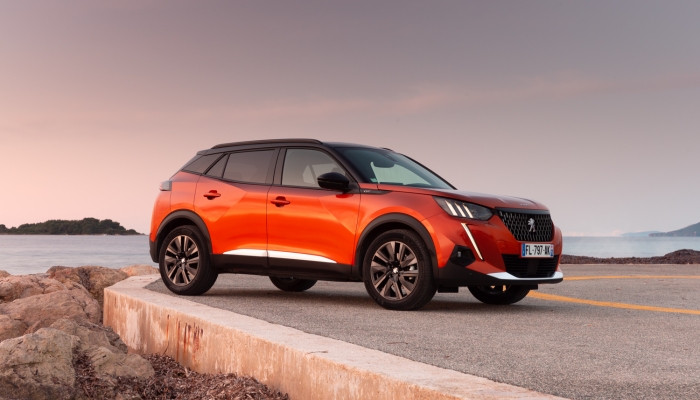 Nuova Peugeot 2008: nuove foto ufficiali