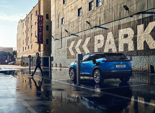 Nuova Peugeot 2008: nuove foto ufficiali