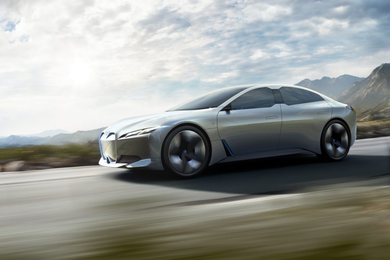 Nuova Bmw i4, le immagini