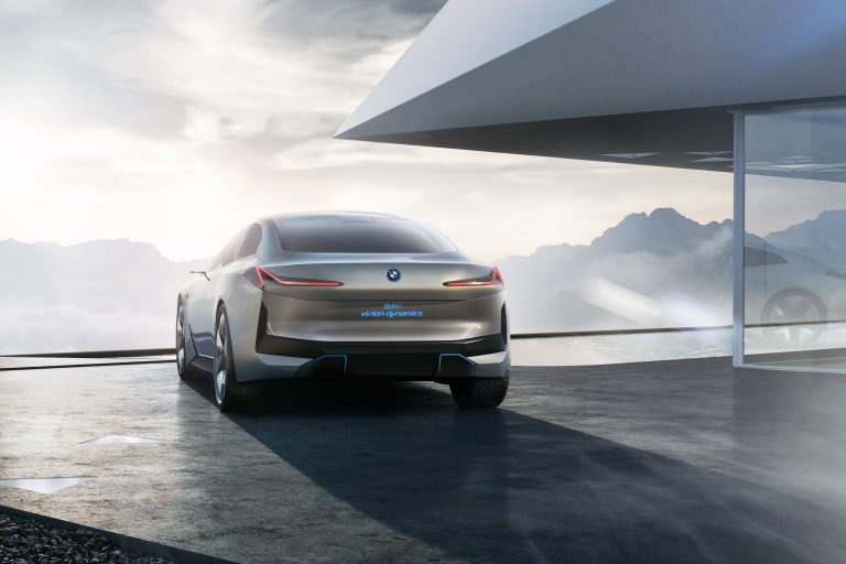 Nuova Bmw i4, le immagini