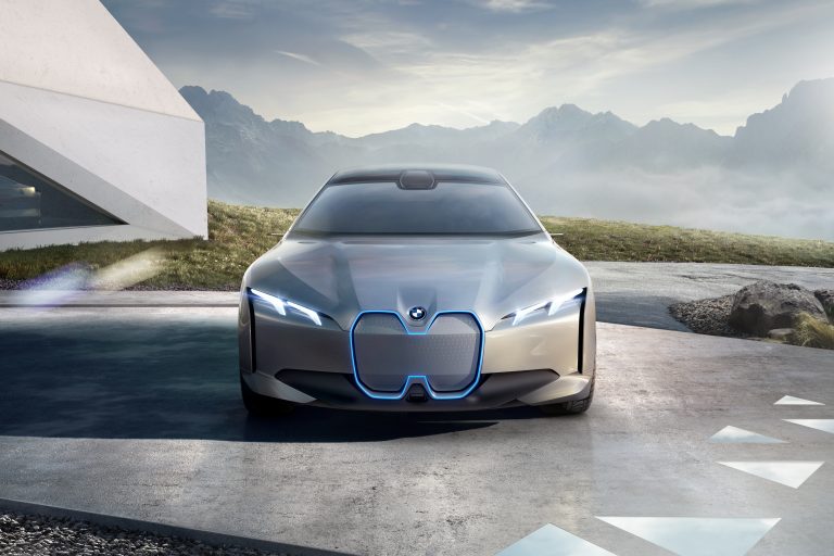 Nuova Bmw i4, le immagini