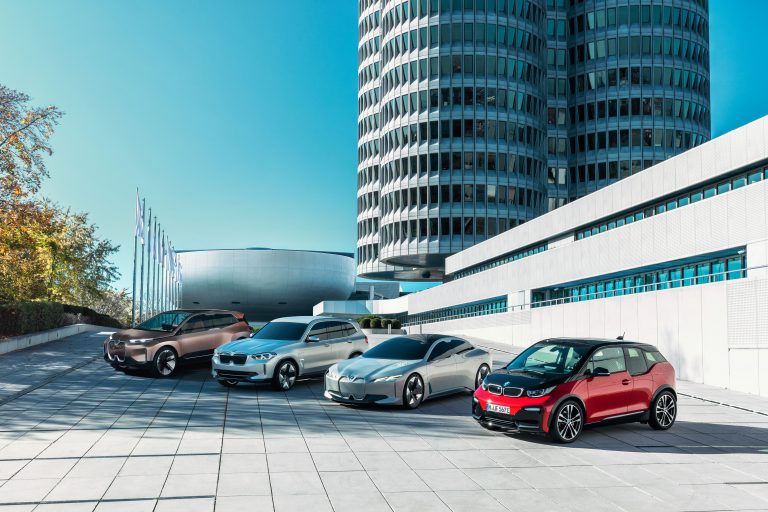 Nuova Bmw i4, le immagini